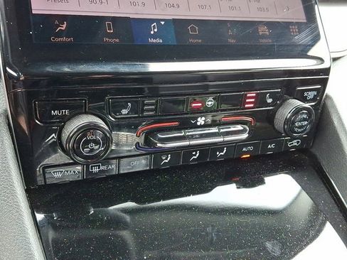 Used 2021 Jeep Grand Cherokee L Limited image 19