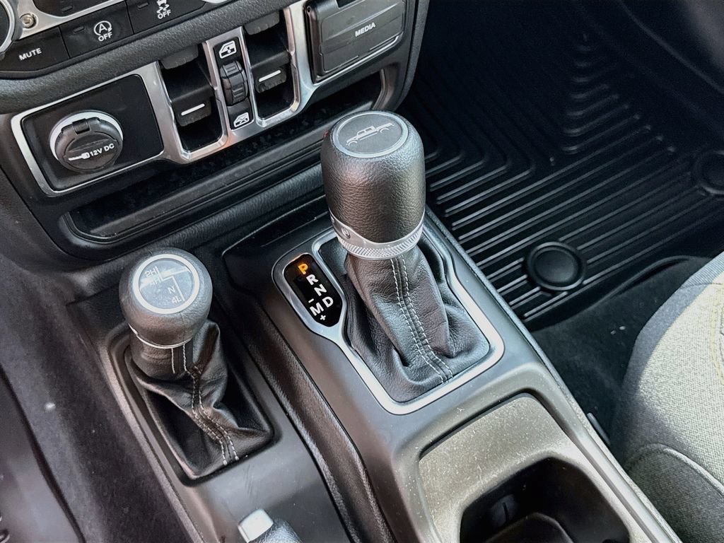 Used 2025 Jeep Gladiator Sport AWD/4WD image 17
