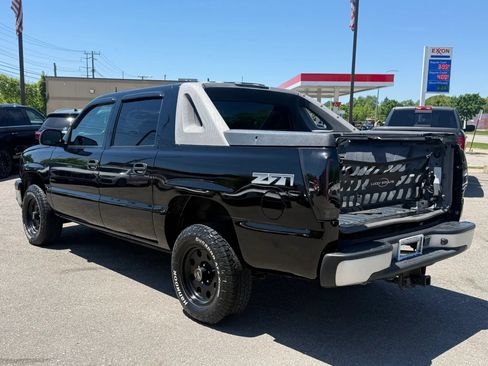 Used 2005 Chevrolet Avalanche Z71 w/ Preferred Equipment Group AWD/4WD image 7