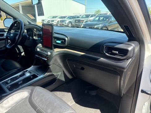 Used 2020 Ford Explorer Platinum w/ Premium Technology Package AWD/4WD image 42
