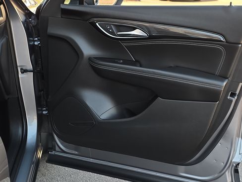 Used 2022 Buick Envision Preferred image 35