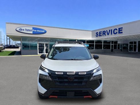 Used 2025 Nissan Rogue SV AWD/4WD image 3
