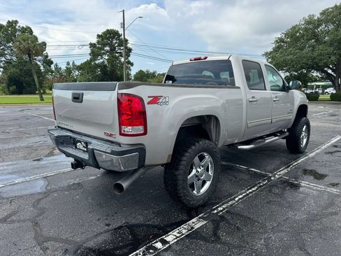 Used 2008 GMC Sierra 2500 SLT w/ Z71 Off-Road Package AWD/4WD image 6