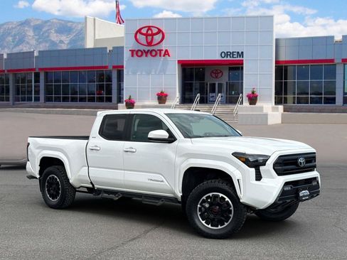 Used 2024 Toyota Tacoma SR5 AWD/4WD image 1