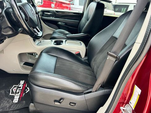 Used 2020 Dodge Grand Caravan SXT FWD image 7