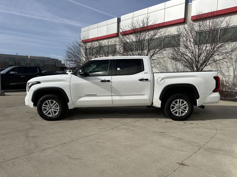 Used 2024 Toyota Tundra SR5 w/ SR5 Convenience Package AWD/4WD image 9