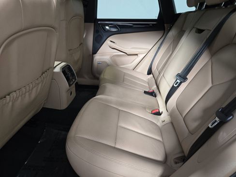 Used 2022 Porsche Macan S image 5