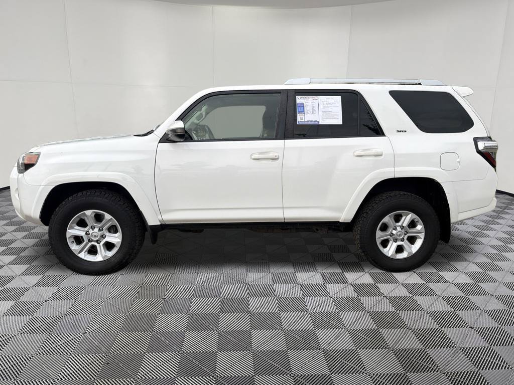 Used 2016 Toyota 4Runner SR5 AWD/4WD image 4