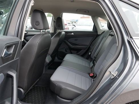 Certified 2025 Volkswagen Jetta SE image 17