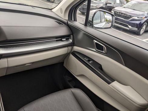 Certified 2023 Kia Carnival LX image 14