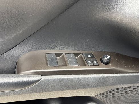 Used 2023 Toyota Camry SE FWD image 6