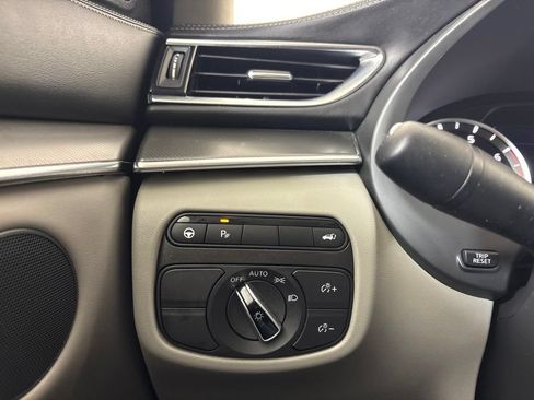 Used 2023 INFINITI QX50 Luxe FWD image 32