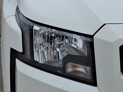 Used 2023 Nissan Frontier SV w/ SV Convenience Package image 9