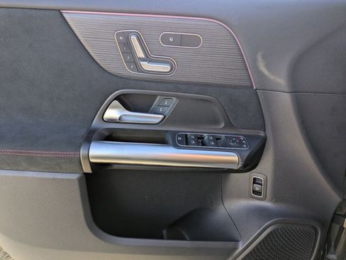 Used 2023 Mercedes-Benz GLA 250 4MATIC image 7