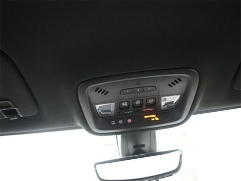 Used 2023 Chevrolet Traverse LT w/ LT Premium Package image 12