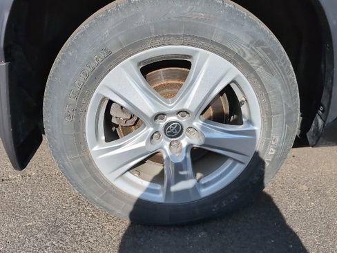 Used 2022 Toyota Highlander LE image 9