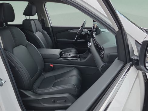 Certified 2025 Honda Pilot Touring image 19