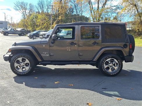 Used 2018 Jeep Wrangler Unlimited Sahara w/ Connectivity Group image 6