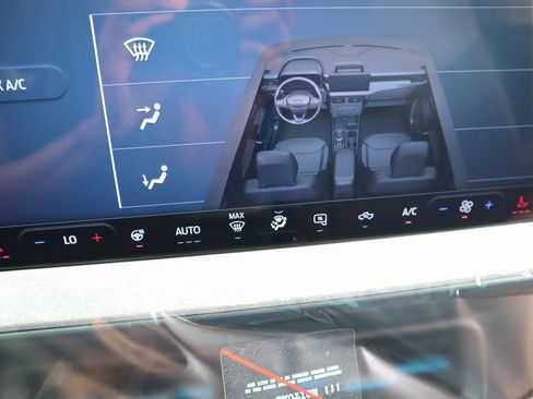 New 2025 Ford Maverick XLT w/ XLT Luxury Package image 7