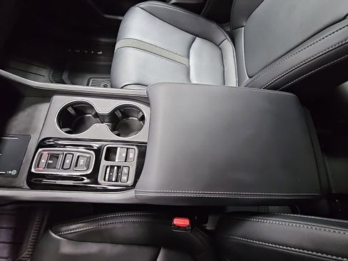 Used 2025 Honda Pilot EX-L image 22