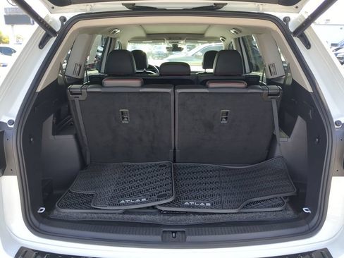 Used 2024 Volkswagen Atlas Peak Edition SE AWD/4WD image 9