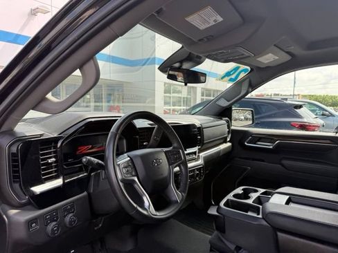 Used 2024 Chevrolet Silverado 1500 RST w/ Z71 Off-Road Package AWD/4WD image 7