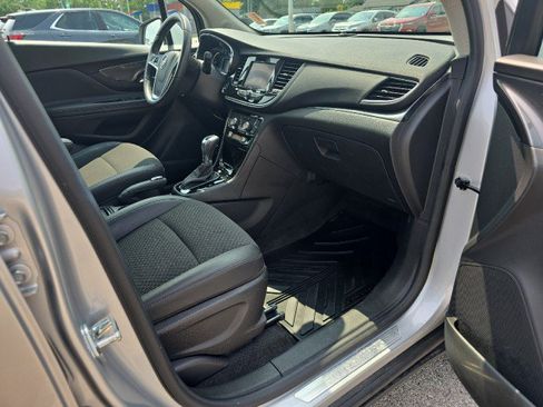 Used 2022 Buick Encore Preferred w/ Safety Package AWD/4WD image 40