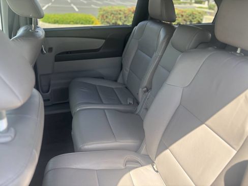 Used 2014 Honda Odyssey Touring Elite image 19