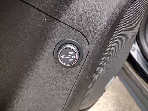 Used 2017 GMC Acadia Denali w/ Technology Package AWD/4WD image 12