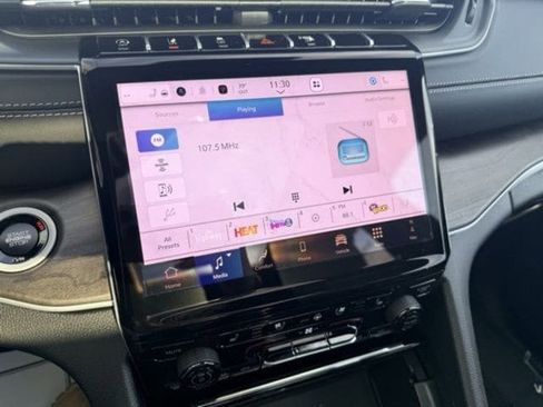 New 2025 Jeep Grand Cherokee Limited w/ Luxury Tech Group II AWD/4WD image 19