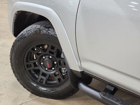 Used 2022 Toyota 4Runner SR5 Premium image 23