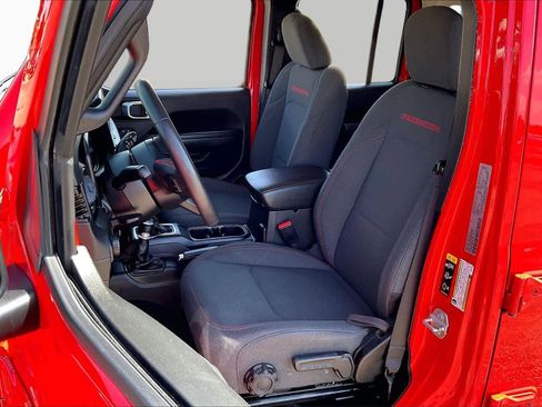 Used 2024 Jeep Wrangler Unlimited Rubicon AWD/4WD image 8