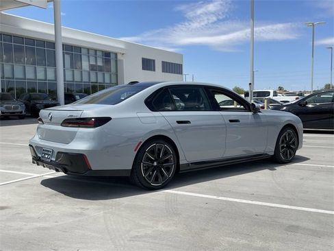 New 2025 BMW i7 xDrive60 image 6