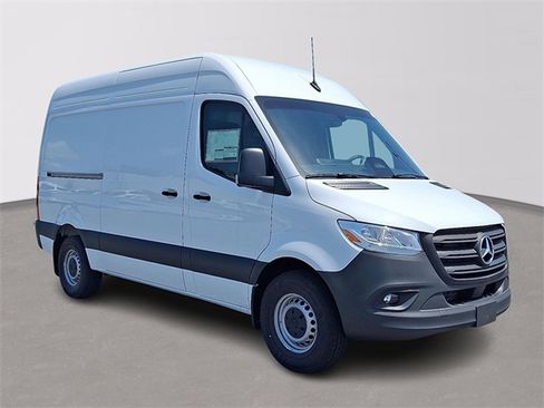 Used 2025 Mercedes-Benz Sprinter 2500 image 3