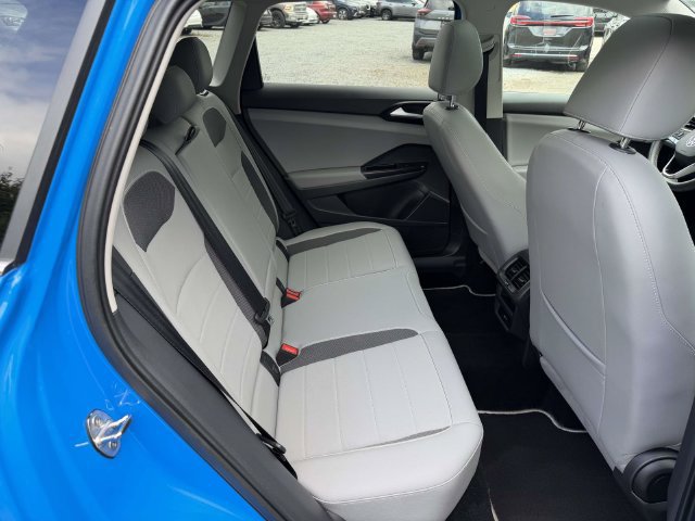 Used 2023 Volkswagen Taos SE w/ Panoramic Sunroof Package AWD/4WD image 11