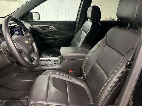 Used 2023 Chevrolet Traverse LT w/ LT Premium Package AWD/4WD image 13