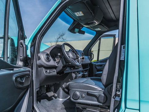 Used 2024 Mercedes-Benz Sprinter 2500 image 31