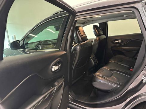 Used 2015 Jeep Cherokee Limited w/ Luxury Group AWD/4WD image 26