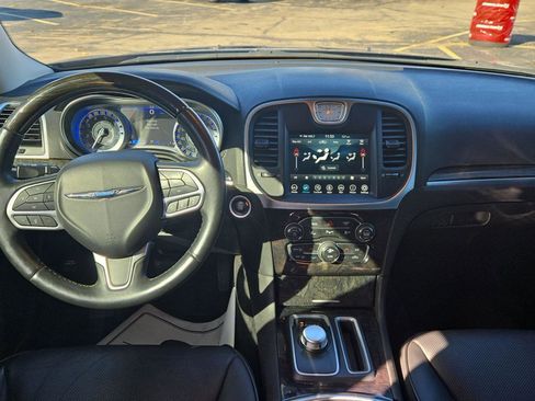 Used 2018 Chrysler 300 Limited w/ Safetytec Plus Group image 2