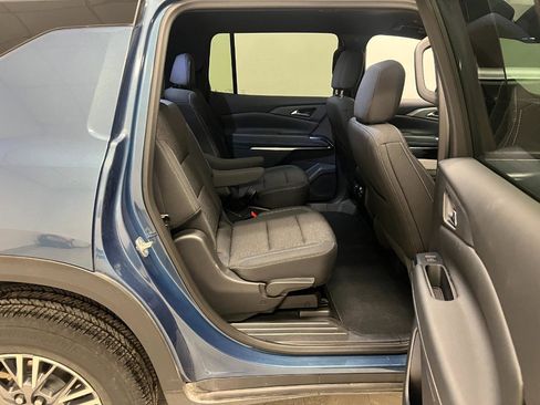 Used 2025 Chevrolet Traverse LT FWD image 33