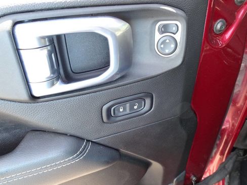 Used 2021 Jeep Wrangler Unlimited Sahara w/ Uconnect 4C Nav & Sound Group AWD/4WD image 15