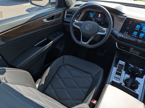 Certified 2025 Volkswagen Atlas SE AWD/4WD image 9