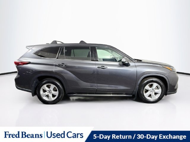 Used 2022 Toyota Highlander LE AWD/4WD image 14
