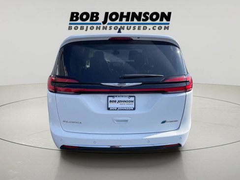 Used 2023 Chrysler Pacifica Limited FWD image 4