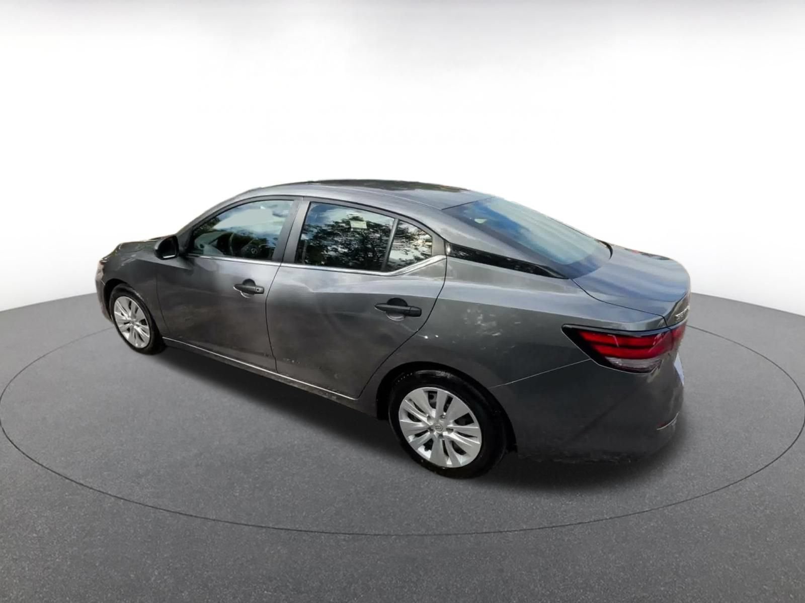 Used 2025 Nissan Sentra S FWD image 9