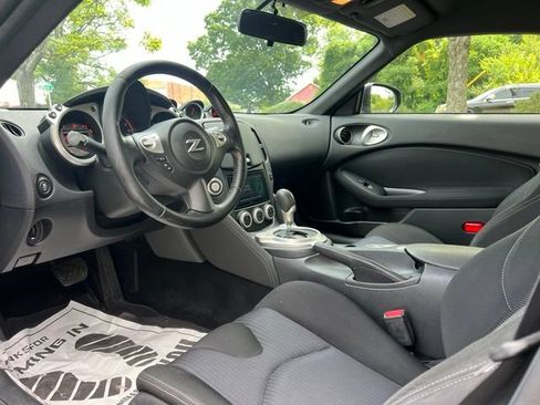 Used 2015 Nissan 370Z Coupe RWD image 9