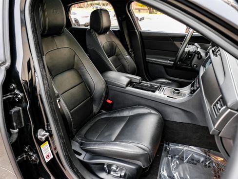 Used 2017 Jaguar XF S image 33