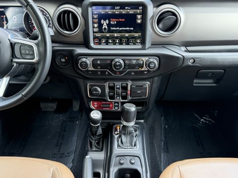 Used 2021 Jeep Gladiator Rubicon AWD/4WD image 18