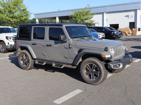 Used 2023 Jeep Wrangler Unlimited Sahara AWD/4WD image 14