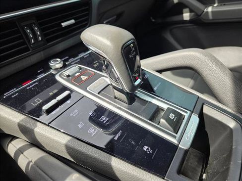 Used 2023 Porsche Cayenne AWD/4WD image 15